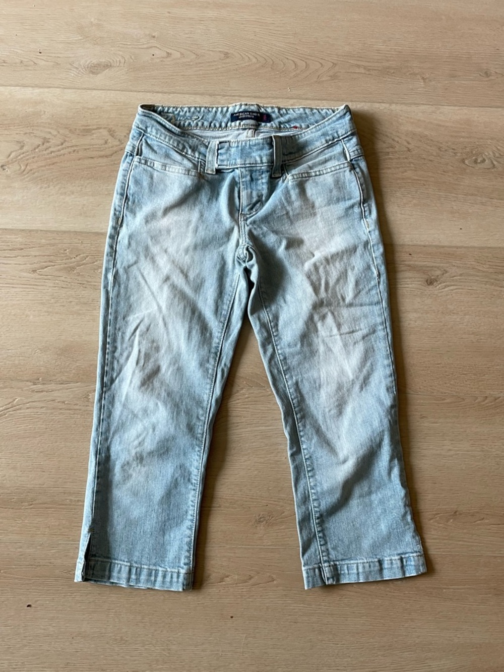 American Eagle Y2K Capri Jeans Light Wash Low Rise Denim Size 2
